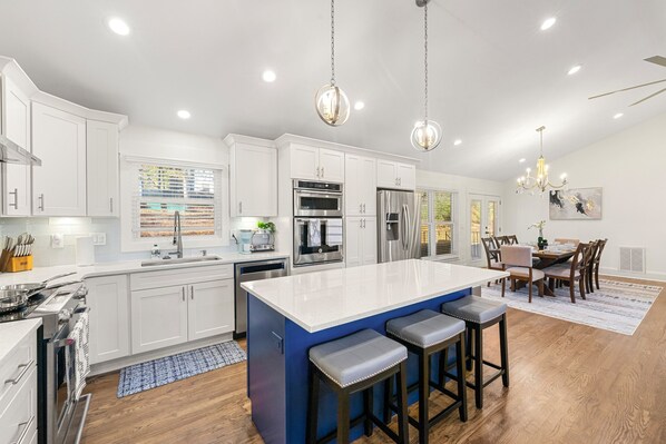 Fridge, microwave, oven, stovetop - Luxury 6Beds/3BA Home! Spacious Living & Game Room! Outdoor Patio (Lawrenceville)