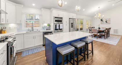 Luxury 6Beds/3BA Home! Spacious Living & Game Room! Outdoor Patio