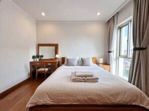 Leilighet – deluxe, 1 soverom, byutsikt | Memory foam-senger, skrivebord og skrivebord for bærbar PC