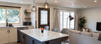 Broken Oak A · Designer Luxe Home - 3 bed/1 bath + Parking & Wifi
