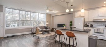 2BR Burlington Apt | Near Waterfront & Art Gallery