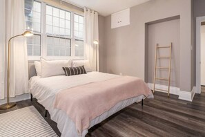 2 dormitoris, escriptori, planxa i posts de planxar i wifi 