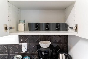 Interior - Renovated 3BR Home w/ High-Speed Internet & Parks (Hamilton)