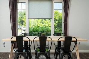 Dining - Renovated 3BR Home w/ High-Speed Internet & Parks (Hamilton)