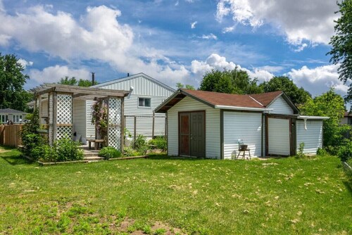 Renovated 3BR Home w/ High-Speed Internet & Parks