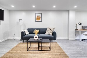 TV - Modern 2BR Basement Suite | Near McMaster & Mohawk (Hamilton)