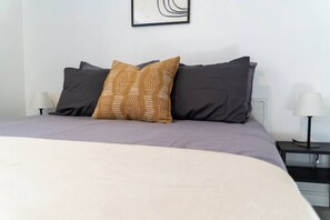 2 bedrooms, desk, iron/ironing board, WiFi