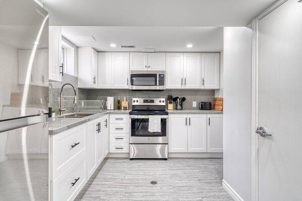 Fridge, microwave, oven, stovetop