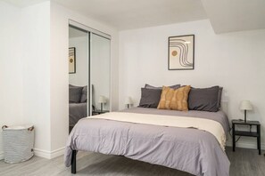 2 bedrooms, desk, iron/ironing board, WiFi