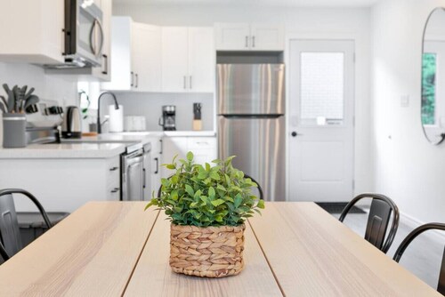 Modern 4BR Coach House | Near Beach & Downtown