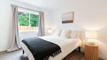 4 habitaciones, escritorio, tabla de planchar con plancha y wifi