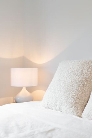 4 Schlafzimmer, Schreibtisch, Bügeleisen/Bügelbrett, WLAN
