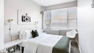 2 bedrooms, desk, WiFi, bed sheets