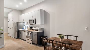 Fridge, microwave, stovetop, dishwasher