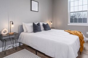 2 bedrooms, desk, iron/ironing board, WiFi