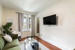 TV - 5bd/2Ba Walkerville Suite - mins to DT, WIFI (Windsor)