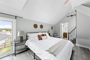 5 soverom, skrivebord, strykejern/-brett og wi-fi