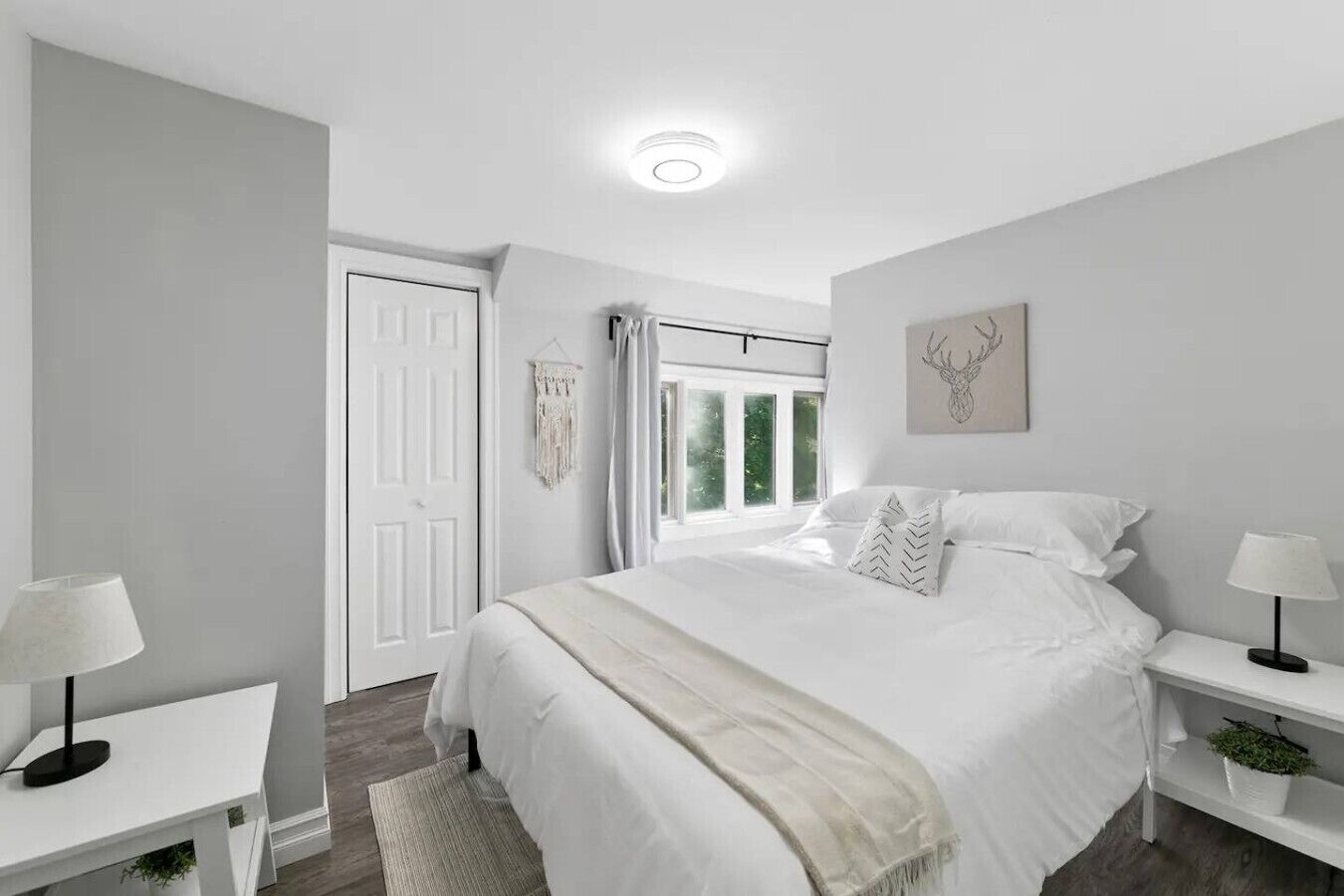 5 slaapkamers, een bureau, een strijkplank/strijkijzer, wifi