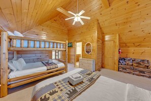 5 bedrooms, desk, free WiFi, bed sheets