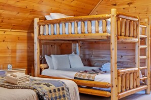 5 bedrooms, desk, free WiFi, bed sheets
