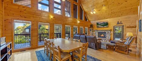 Smart TV, chimenea, futbolito