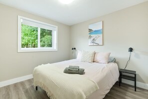 3 bedrooms, desk, iron/ironing board, WiFi