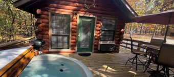 4 Moose Lodge ROMANTIC Log Cabin in the woods. Hot Tub & Wood Burning Fire Place