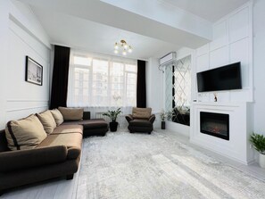 Living area - Chic apartment with WiFi and AC in the center of Almaty (Almaty)