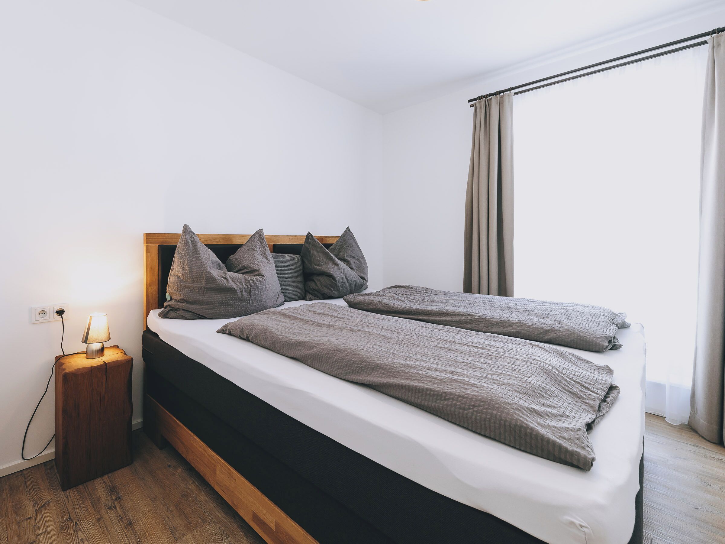 2 bedrooms, desk, laptop workspace, blackout drapes