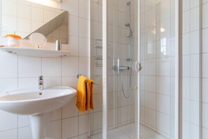 Apartment | Bathroom - Ferienwohnung in Tating-formerly TUI Ferienhaus (Tating)