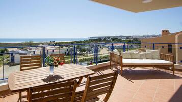Apartment | Outdoor dining