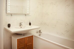 Apartment | Bathroom