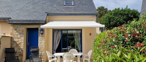 House | Outdoor dining