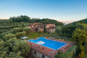 Casa | Alberca | Alberca techada y alberca al aire libre