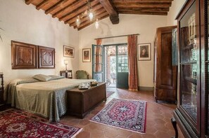 House | 4 bedrooms, individually furnished, bed sheets