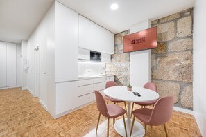 Dining - GuestReady - Grandeur River Front (Porto)