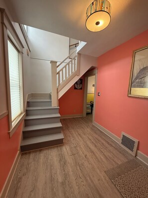 Interior - Charming 3-bedroom house in Erie with WiFi and AC by Presque Isle and Lake Erie (Erie)