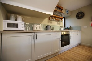 Fridge, microwave, oven, stovetop - One Bedroom Cottage in the heart of Beadnell (Beadnell)