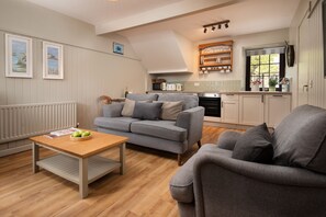 TV - One Bedroom Cottage in the heart of Beadnell (Beadnell)