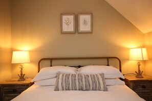 2 bedrooms, iron/ironing board, WiFi