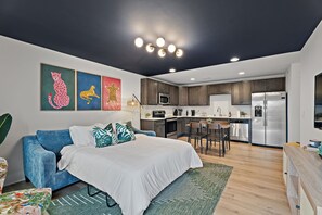 3 室のベッドルーム、アイロン / アイロン台、WiFi、ベッドシーツ