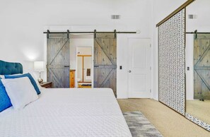 2 bedrooms, iron/ironing board, WiFi, bed sheets - VIVA LA VACAY: Golf+Pickle Ball+Pools+Tennis+Walk to COACHELLA/STAGECOACH (Indio)
