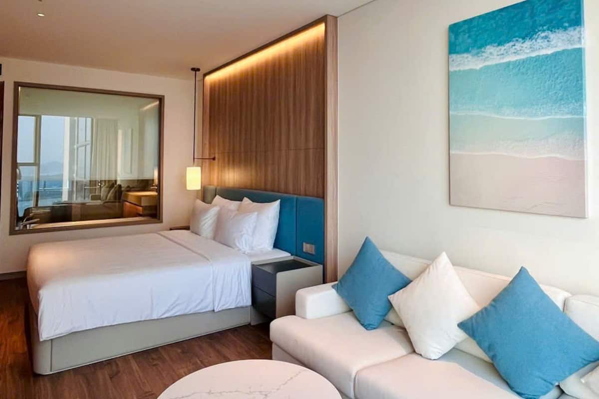 2 bedrooms, premium bedding, memory-foam beds, minibar