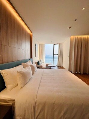 Departamento de lujo, 1 habitación, vista a la playa | Ropa de cama de alta calidad, camas con efecto memoria y minibar