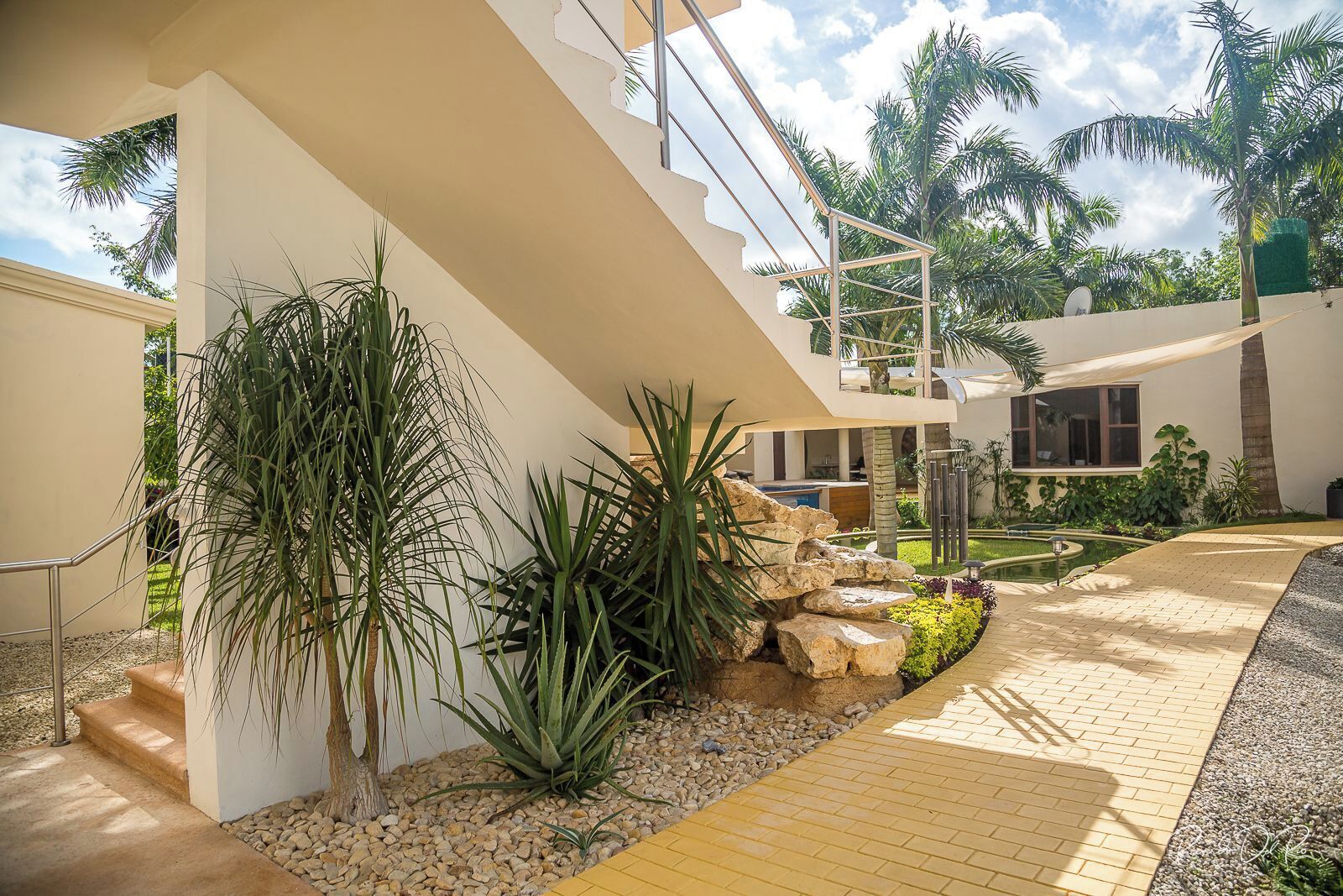 المنشأة من الخارج