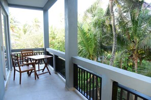 Outdoor dining - Dady`s Place `63` German standard with Singalese charm - beach in 2 min (Dodanduwa)