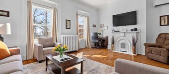 Spacious Downtown Retreat at Ole King Square