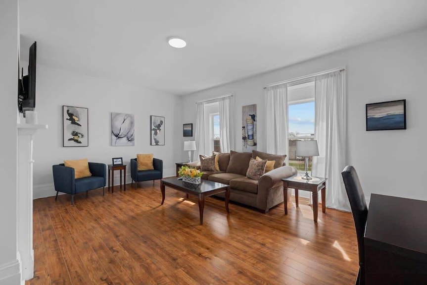 Downtown Urban Comfort Spacious 1 Bdrm Apartment - 샬럿타운
