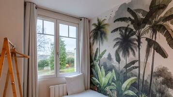 3 bedrooms, iron/ironing board, WiFi, bed sheets