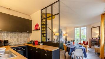 Fridge, microwave, oven, dishwasher